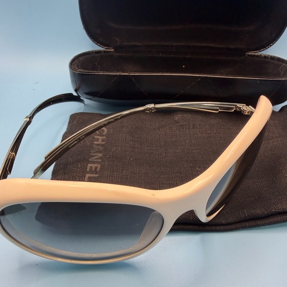 CHANEL Women's Sunglasses Oversized White Frame - Picture 8 of 13